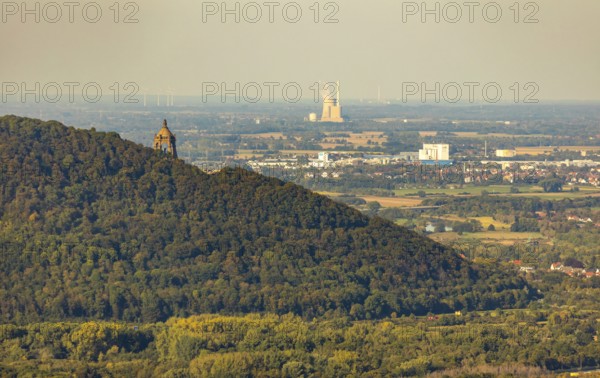 Aerial photograph, Kaiser Wilhelm Monument, Barkhausen, Porta Westfalica, OWL, Ostwestfalen-Lippe, East Westphalia, North Rhine-Westphalia, Germany, DE, monument, Europe, Kaiser statue, aerial photograph, aerial photography, aerial photography, national monument, OWL book, OWLBuch, sight, late Wilhelmine, road of monuments, Tor tor to Westphalia, overview, bird's-eye view, landmark, forest, forest area, Weser breakthrough, Wiehengebirge, Wittekindsberg, birds-eyes view, overview
