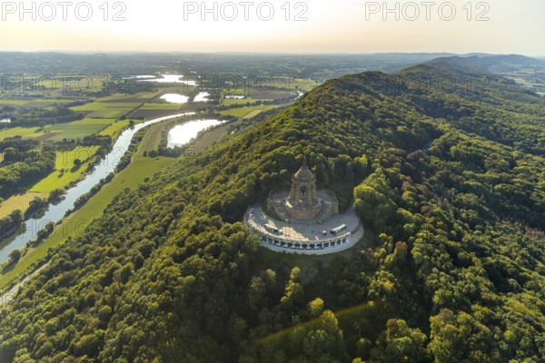 Aerial photograph, Kaiser Wilhelm Monument, Barkhausen, Porta Westfalica, OWL, Ostwestfalen-Lippe, East Westphalia, North Rhine-Westphalia, Germany, DE, monument, Europe, river Weser, Kaiser statue, aerial photograph, aerial photography, aerial photography, national monument, OWL book, OWLBuch, Ringterrasse, sight, late Wilhelmine, street of monuments, Tor tor to Westphalia, overview, bird's-eye view, landmark, forest, forest area, Weser breakthrough, Wiehengebirge, Wittekindsberg, birds-eyes view, overview