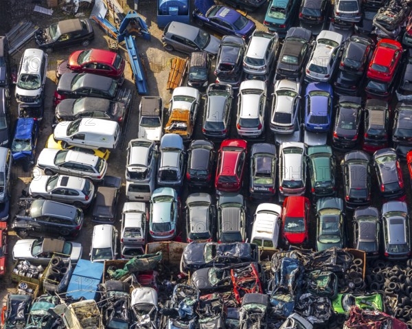 Aerial view, Hammer Straße industrial estate, scrap cars, Am Maifeld, Bellof GmbH Autoverwertung, Werl, North Rhine-Westphalia, Germany