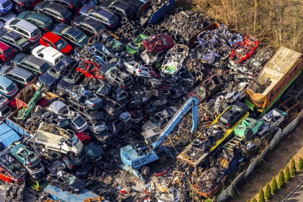 Aerial view, Hammer Straße industrial estate, scrap cars, Am Maifeld, Bellof GmbH Autoverwertung, Werl, North Rhine-Westphalia, Germany