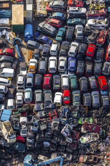 Aerial view, Hammer Straße industrial estate, scrap cars, Am Maifeld, Bellof GmbH Autoverwertung, Werl, North Rhine-Westphalia, Germany
