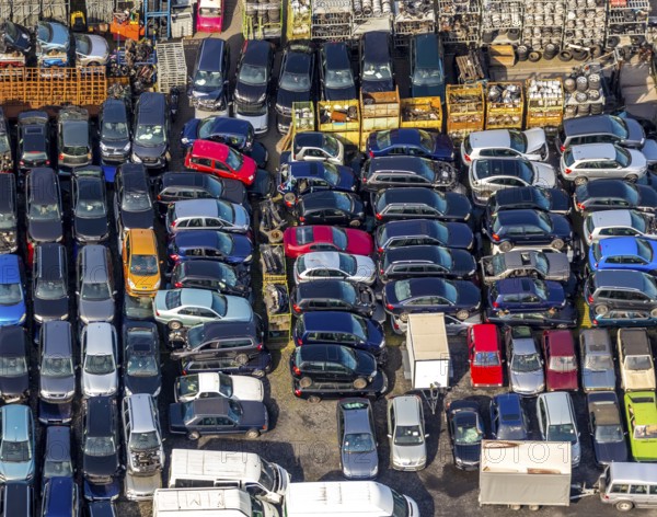 Aerial view, Hammer Straße industrial estate, scrap cars, Am Maifeld, Bellof GmbH Autoverwertung, Werl, North Rhine-Westphalia, Germany