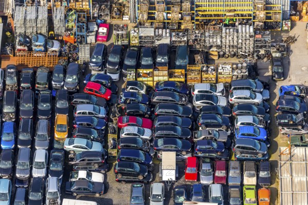 Aerial view, Hammer Straße industrial estate, scrap cars, Am Maifeld, Bellof GmbH Autoverwertung, Werl, North Rhine-Westphalia, Germany