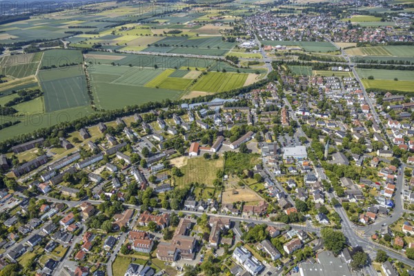 Aerial view, overview area between Westuffler Weg / Unnaer Straße / Lindenallee, Norbert-Schule, residential area, Werl, Soester Börde, North Rhine-Westphalia, Germany
