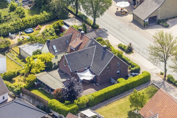 Aerial view, residential building at Westönner Straße 21, Westönnen, Werl, Soester Börde, North Rhine-Westphalia, Germany