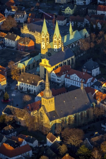 Aerial view, Old Town, Basilica of the Visitation of the Virgin Mary, Walburgisstraße, Old Pilgrimage Church, Franciscan monastery renovation, Catholic Church of St. Walburga, market square with Christmas tree, Klosterstraße, Werl, North Rhine-Westphalia, Germany