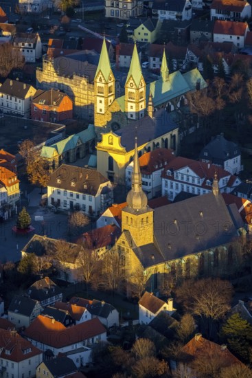 Aerial view, Old Town, Basilica of the Visitation of the Virgin Mary, Walburgisstraße, Old Pilgrimage Church, Franciscan monastery renovation, Catholic Church of St. Walburga, market square with Christmas tree, Klosterstraße, Werl, North Rhine-Westphalia, Germany