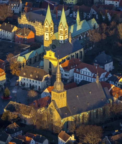 Aerial view, Old Town, Basilica of the Visitation of the Virgin Mary, Walburgisstraße, Old Pilgrimage Church, Franciscan monastery renovation, Catholic Church of St. Walburga, market square with Christmas tree, Klosterstraße, Werl, North Rhine-Westphalia, Germany