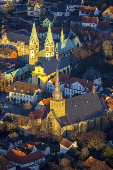 Aerial view, Old Town, Basilica of the Visitation of the Virgin Mary, Walburgisstraße, Old Pilgrimage Church, Franciscan monastery renovation, Catholic Church of St. Walburga, market square with Christmas tree, Klosterstraße, Werl, North Rhine-Westphalia, Germany