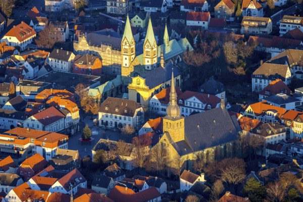 Aerial view, Old Town, Basilica of the Visitation of the Virgin Mary, Walburgisstraße, Old Pilgrimage Church, Franciscan monastery renovation, Catholic Church of St. Walburga, market square with Christmas tree, Klosterstraße, Werl, North Rhine-Westphalia, Germany