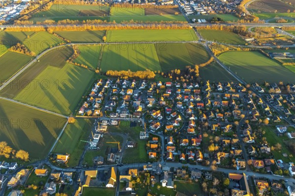 Aerial view, residential area Schlesienstraße Mönigstraße, roundabout Vincenz-Frigger-Straße, construction site new residential buildings, Werl, North Rhine-Westphalia, Germany