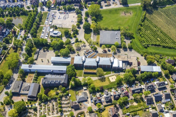 Aerial view, Gymnasium Aspel, Realschule der Stadt Rees, Rees, Lower Rhine, North Rhine-Westphalia, Germany, 3-subject sports hall at the school centre, DE, Europe, aerial view, aerial photography, aerial photography, overview, bird's-eye view, overview