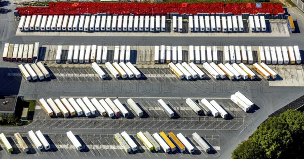 Aerial view, Corona at Tönnies, headquarters of Fleischfabrik Tönnies Lebensmittel GmbH & Co. KG, Nordrheda-Ems, Rheda-Wiedenbrück, Ostwestfalen, North Rhine-Westphalia, Germany, DE, Europe, birds-eyes view, aerial view, aerial photography, aerial photography, overview, bird's eye view, corona outbreak at Tönnies meat factory, air cooling, cutting plant, slaughterhouse, lock-down, corona pandemic, pandemic, don't call it Schnitzel, Tillmans, Tillman's, lorry trailer, refrigerated trailer, company closure