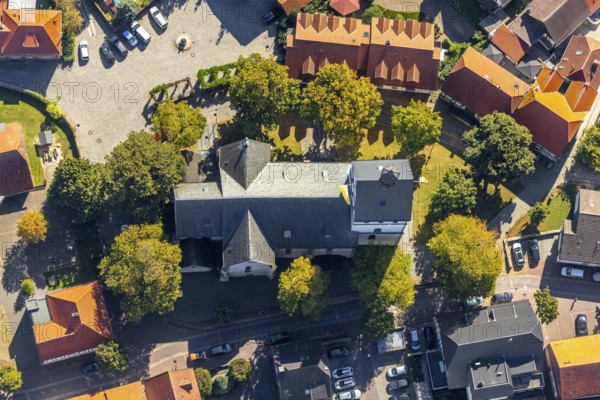 Aerial view, catholic church St. Johannes Enthauptung, Salzkotten, OWL, Ostwestfalen-Lippe, East Westphalia, North Rhine-Westphalia, Germany, place of worship, DE, Europe, religious community, place of worship, holy place, church, parish, Klingelstraße, denomination, aerial view, aerial photography, aerial photography, OWL book, OWL book, religion, religious site, overview, bird's eye view, birds-eyes view, overview