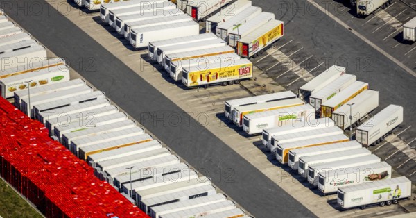 Aerial view, Corona at Tönnies, headquarters of Fleischfabrik Tönnies Lebensmittel GmbH & Co. KG, Nordrheda-Ems, Rheda-Wiedenbrück, Ostwestfalen, North Rhine-Westphalia, Germany, DE, Europe, birds-eyes view, aerial view, aerial photography, aerial photography, overview, bird's eye view, corona outbreak at Tönnies meat factory, air cooling, cutting plant, slaughterhouse, lock-down, corona pandemic, pandemic, don't call it Schnitzel, Tillmans, Tillman's, lorry trailer, refrigerated trailer, company closure