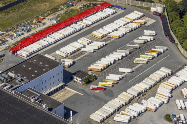 Aerial view, Corona at Tönnies, headquarters of Fleischfabrik Tönnies Lebensmittel GmbH & Co. KG, Nordrheda-Ems, Rheda-Wiedenbrück, Ostwestfalen, North Rhine-Westphalia, Germany, DE, Europe, birds-eyes view, aerial view, aerial photography, aerial photography, overview, bird's eye view, corona outbreak at Tönnies meat factory, air cooling, cutting plant, slaughterhouse, lock-down, corona pandemic, pandemic, don't call it Schnitzel, Tillmans, Tillman's, lorry trailer, refrigerated trailer, company closure