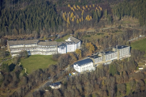 Aerial view, Johannesbad Fachklinik Hochsauerland, Kurklinik Fredeburg Dr. Zwick, Fredeburg, Schmallenberg, Sauerland, North Rhine-Westphalia, Germany, DE, Europe, health care, hospital, clinic, clinic centre, hospital, health clinic, aerial photograph, aerial photography, aerial photography, medical facility, medical aid, emergency service, overview, bird's-eye view, forest area, Zu den Drei Buchen, Zum Hallenberg, birds-eyes view, overview, medical care