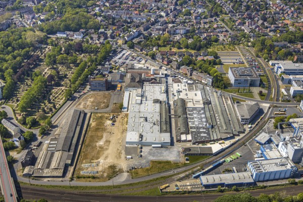 Aerial view, Geberit Keramik GmbH factory premises, Alter cemetery Wesel, Wesel, Ruhr area, Lower Rhine, North Rhine-Westphalia, Germany