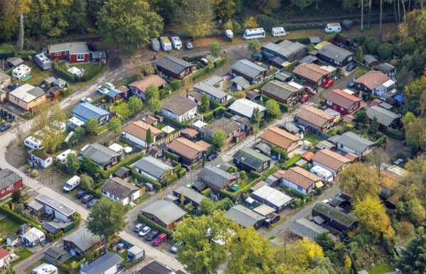 Aerial photo, leisure domicile Entenfangsee, Am Entenfang, permanent campers, permanent residences, Saarn - Süd, Mülheim an der Ruhr, Ruhr area, North Rhine-Westphalia, Germany, camping, camping facility, camping homes, camping mobile, camping site, DE, Entenfang settlement, Europe, leisure, hobby, aerial photography, aerial photography, aerial photography, overview, bird's-eye view, motorhome, caravan, birds-eyes view, overview