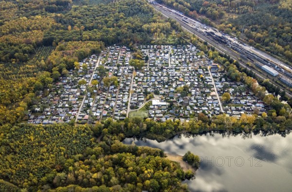 Aerial photo, leisure domicile Entenfangsee, Am Entenfang, permanent campers, permanent residences, Saarn - Süd, Mülheim an der Ruhr, Ruhr area, North Rhine-Westphalia, Germany, camping, camping facility, camping homes, camping mobile, camping site, DE, Entenfang settlement, Europe, leisure, hobby, aerial photography, aerial photography, aerial photography, overview, bird's-eye view, motorhome, caravan, birds-eyes view, overview