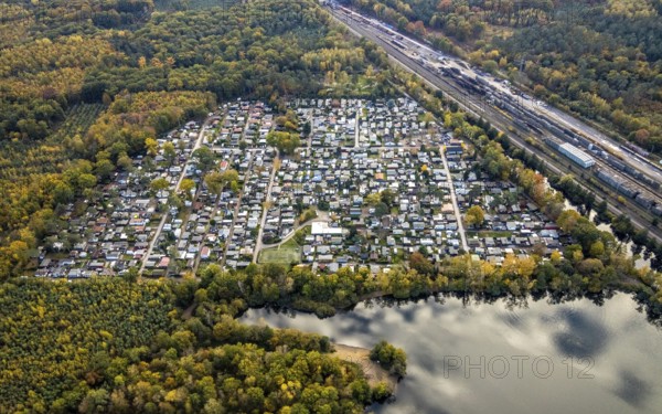 Aerial photo, leisure domicile Entenfangsee, Am Entenfang, permanent campers, permanent residences, Saarn - Süd, Mülheim an der Ruhr, Ruhr area, North Rhine-Westphalia, Germany, camping, camping facility, camping homes, camping mobile, camping site, DE, Entenfang settlement, Europe, leisure, hobby, aerial photography, aerial photography, aerial photography, overview, bird's-eye view, motorhome, caravan, birds-eyes view, overview