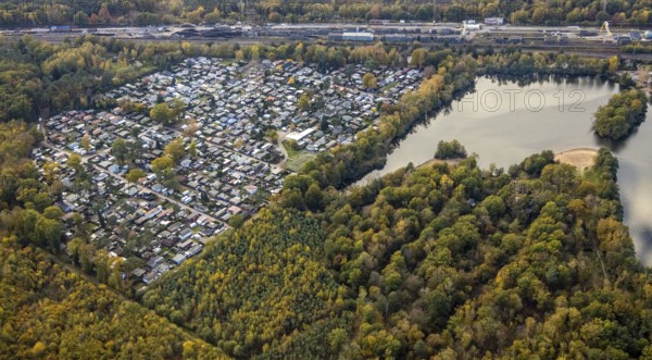 Aerial photo, leisure domicile Entenfangsee, Am Entenfang, permanent campers, permanent residences, Saarn - Süd, Mülheim an der Ruhr, Ruhr area, North Rhine-Westphalia, Germany, camping, camping facility, camping homes, camping mobile, camping site, DE, Entenfang settlement, Europe, leisure, hobby, aerial photography, aerial photography, aerial photography, overview, bird's-eye view, motorhome, caravan, birds-eyes view, overview