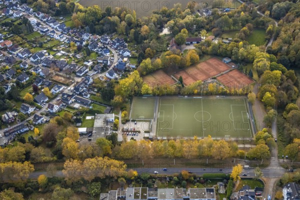Aerial view, sports field Raadt sports club, tennis courts Raadt tennis club, Holthausen - south-east, Mülheim an der Ruhr, Ruhr area, North Rhine-Westphalia, Germany, DE, Europe, football pitch, football stadium, football club, aerial view, aerial photography, aerial photography, sports, sports facilities, sports field, sports venue, stadium, tennis, tennis facility, tennis courts, tennis club, overview, bird's-eye view, overview