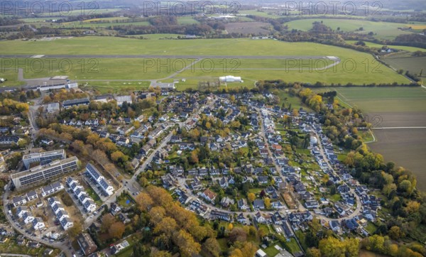 Aerial view, airport housing estate Mülheim, new development area Parsevalstraße, airport Essen/Mülheim, local view Raadt, Holthausen - south-east, Mülheim an der Ruhr, Ruhr area, North Rhine-Westphalia, Germany, construction work, building, construction area, building site, building plots, construction project, construction site, DE, Europe, flight emission, airport, aircraft noise, airfield, aeroplane, property tax, real estate, aerial photograph, aerial photography, aerial photography, new construction, overview, bird's-eye view, residential area, residential buildings, residential quality, residential quarter, housing estate, Zeppelinstraße, birds-eyes view, overview