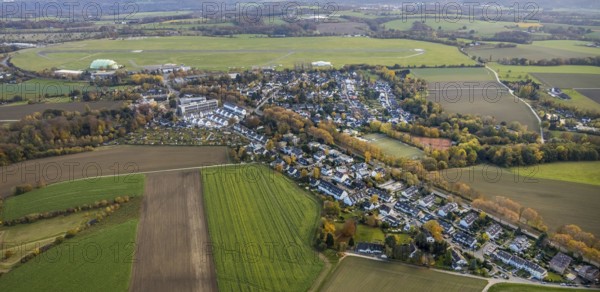 Aerial view, airport housing estate Mülheim, new development area Parsevalstraße, airport Essen/Mülheim, local view Raadt, Holthausen - south-east, Mülheim an der Ruhr, Ruhr area, North Rhine-Westphalia, Germany, construction work, building, building area, building site, building plots, building measure, building project, building site, DE, Europe, flight emission, airport, aircraft noise, airfield, aeroplane, community garden, property tax, real estate, KGV, allotment garden, allotment garden site, allotment garden association, aerial view, aerial photography, aerial photography, new building, allotment garden, overview, bird's-eye view, WDL Luftschiffgesellschaft mbH, housing estate, housing and living, residential area, residential buildings, housing quality, residential neighbourhood, housing estate, Zeppelinstraße, birds-eyes view, overview