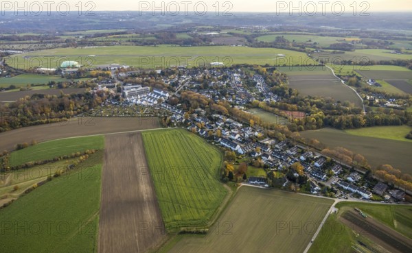 Aerial view, airport housing estate Mülheim, new development area Parsevalstraße, airport Essen/Mülheim, local view Raadt, Holthausen - south-east, Mülheim an der Ruhr, Ruhr area, North Rhine-Westphalia, Germany, construction work, building, building area, building site, building plots, building measure, building project, building site, DE, Europe, flight emission, airport, aircraft noise, airfield, aeroplane, community garden, property tax, real estate, KGV, allotment garden, allotment garden site, allotment garden association, aerial view, aerial photography, aerial photography, new building, allotment garden, overview, bird's-eye view, WDL Luftschiffgesellschaft mbH, housing estate, housing and living, residential area, residential buildings, housing quality, residential neighbourhood, housing estate, Zeppelinstraße, birds-eyes view, overview