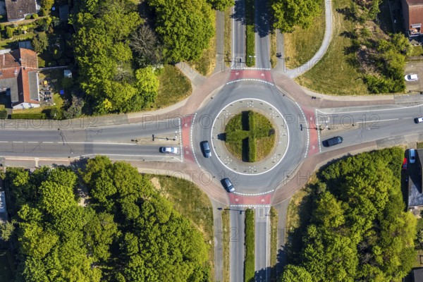 Aerial view, roundabout with green trees, cross symbol, Nordtraße, Grünstraße, Wesel, Ruhr area, Lower Rhine, North Rhine-Westphalia, Germany
