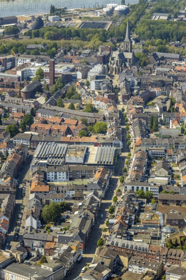 Aerial view, Hohe Straße shopping mile, green trees, protestant church Willibrordi-Dom, Wesel, Ruhr area, Lower Rhine, North Rhine-Westphalia, Germany