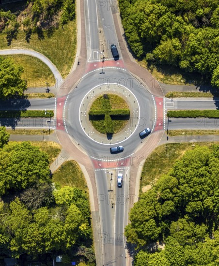 Aerial view, roundabout with green trees, cross symbol, Nordtraße, Grünstraße, Wesel, Ruhr area, Lower Rhine, North Rhine-Westphalia, Germany