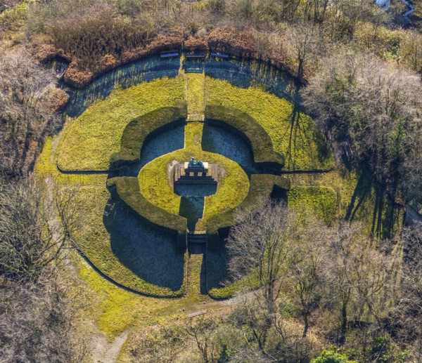 Aerial view, castle ruins of Volmarstein Castle, war memorial, Volmarstein, Wetter, Ruhr area, North Rhine-Westphalia, Germany