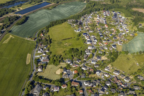 Aerial view, Echthausen district, cross in a meadow, Ruhrstraße, Wickede (Ruhr), North Rhine-Westphalia, Germany