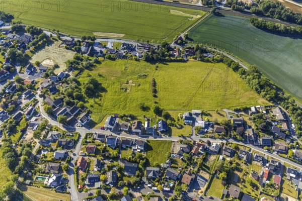 Aerial view, Echthausen district, cross in a meadow, Ruhrstraße, Wickede (Ruhr), North Rhine-Westphalia, Germany