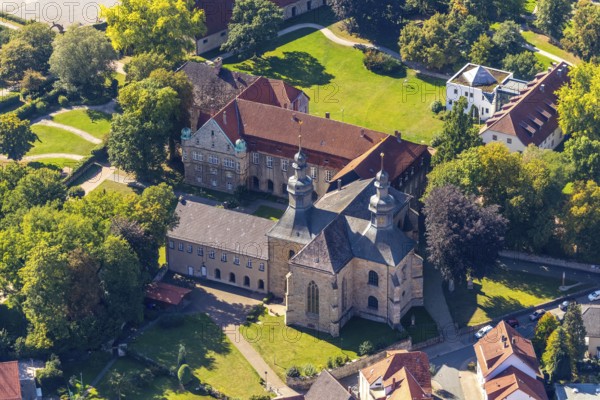 Aerial view, Willebadessen Monastery, St Vitus Parish Church, Castle Park, Willebadessen, OWL, East Westphalia-Lippe, East Westphalia, North Rhine-Westphalia, Germany
