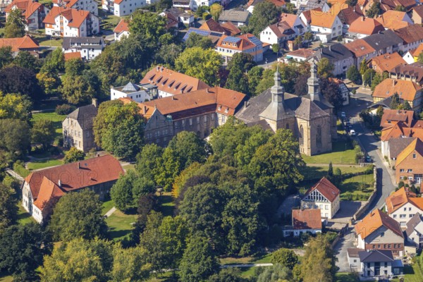 Aerial view, Willebadessen Monastery, St Vitus Parish Church, Castle Park, Willebadessen, OWL, East Westphalia-Lippe, East Westphalia, North Rhine-Westphalia, Germany