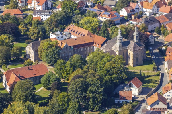Aerial view, Willebadessen Monastery, St Vitus Parish Church, Castle Park, Willebadessen, OWL, East Westphalia-Lippe, East Westphalia, North Rhine-Westphalia, Germany