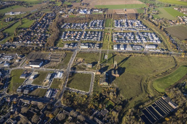 Aerial view, former Niederberg colliery, Dicksche Heide development area, Niederberg Park, Neukirchen-Vluyn, Lower Rhine, North Rhine-Westphalia, Germany, An den Schächten, construction area, building site, building plots, construction project, construction site, mine, DE, Europe, winding tower, aerial view, aerial photography, aerial photography, Ruhr area, overview, bird's-eye view, colliery, Niederberg colliery, birds-eyes view, former coal mine, overview