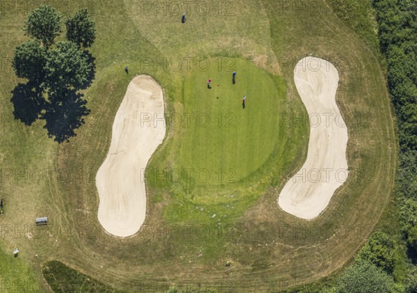 Aerial view, golf course golf club Op de Niep, Neukirchen-Vluyn, Lower Rhine, North Rhine-Westphalia, Germany, DE, Europe, golf, golf course, golf club, golf course, golf course Nieper Kuhlen, aerial view, aerial photography, aerial photography, sports, overview, birds-eyes view, overview, golfer, bunker, sand hole, sand holes, green, moat, island