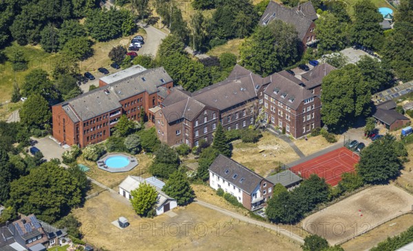 Aerial photo, Haus Elim, children's home and youth centre, Neukirchener Erziehungsverein, Neukirchen-Vluyn, Lower Rhine, North Rhine-Westphalia, Germany, DE, Europe, youth welfare, child welfare, aerial photo, aerial photography, aerial photography, overview, bird's-eye view, birds-eyes view, overview