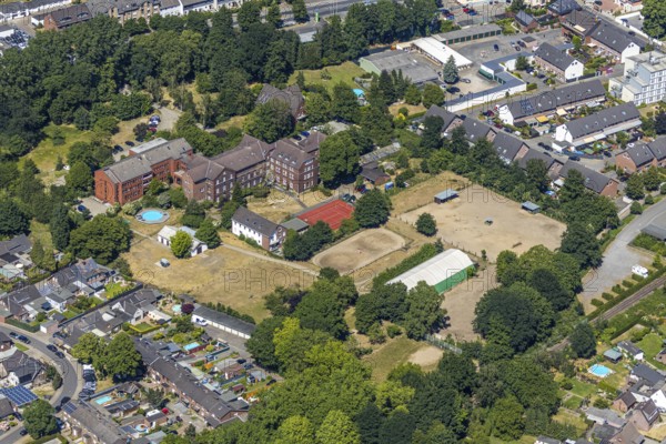 Aerial photo, Haus Elim, children's home and youth centre, Neukirchener Erziehungsverein, Neukirchen-Vluyn, Lower Rhine, North Rhine-Westphalia, Germany, DE, Europe, youth welfare, child welfare, aerial photo, aerial photography, aerial photography, overview, bird's-eye view, birds-eyes view, overview