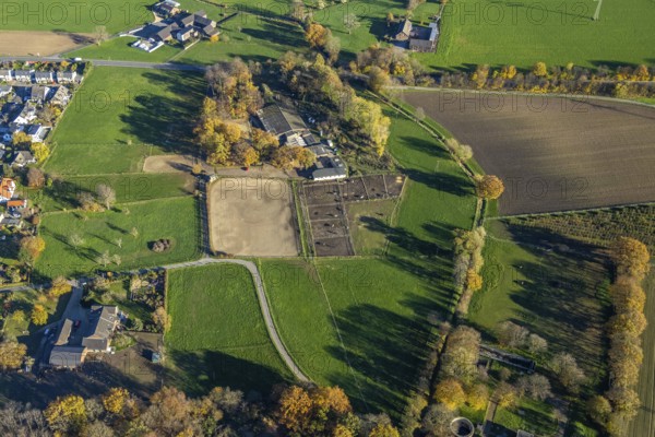 Aerial view, riding club Prinz-Friedrich, Krefelder Straße, Neukirchen, Neukirchen-Vluyn, Ruhr area, North Rhine-Westphalia, Germany, DE, Europe, aerial view, aerial photography, aerial photography, horses, equestrian sports, riding centre, riding club, riding school, riding stable, overview, bird's-eye view, overview