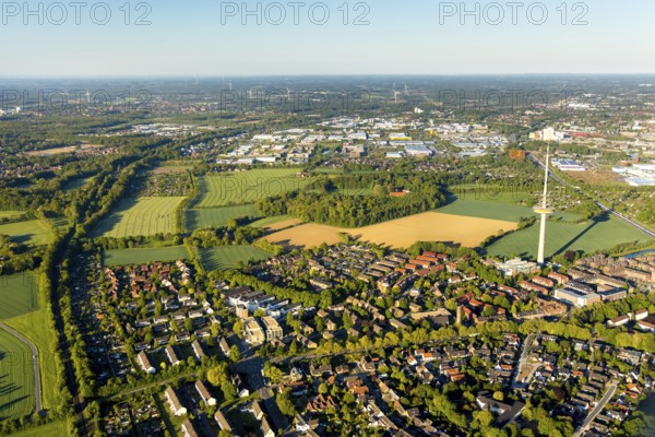 Aerial photograph, telecommunications tower Münster, residential area Am Lohausbach, Mühlhäuser Straße, Münster, Münsterland, North Rhine-Westphalia, Germany, DE, Europe, telecommunications tower, television tower, distant view, property tax, real estate, aerial photograph, aerial photography, aerial photography, broadcasting station, overview, bird's eye view, residential complex, living and living, residential area, residential buildings, quality of living, residential neighbourhood, housing estate, bird's eye view, overview