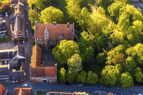Aerial view, Wolbeck Castle, Drostenhof, Wolbecker Park, Am Steintor, Münster, Münsterland, North Rhine-Westphalia, Germany, DE, Europe, von Merveldt family, manor house, manor house, manor building, aerial photograph, aerial photography, aerial photography, Renaissance style, castle, sight, stair tower, overview, bird's eye view, residence of the count, birds-eyes view, historical, overview