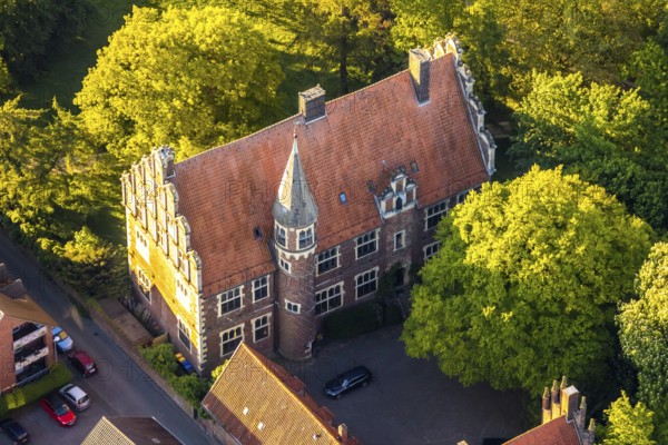 Aerial view, Wolbeck Castle, Drostenhof, Wolbecker Park, Am Steintor, Münster, Münsterland, North Rhine-Westphalia, Germany, DE, Europe, von Merveldt family, manor house, manor house, manor building, aerial photograph, aerial photography, aerial photography, Renaissance style, castle, sight, stair tower, overview, bird's eye view, residence of the count, birds-eyes view, historical, overview