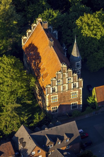Aerial view, Wolbeck Castle, Drostenhof, Wolbecker Park, Am Steintor, Münster, Münsterland, North Rhine-Westphalia, Germany, DE, Europe, von Merveldt family, manor house, manor house, manor building, aerial photograph, aerial photography, aerial photography, Renaissance style, castle, sight, stair tower, overview, bird's eye view, residence of the count, birds-eyes view, historical, overview