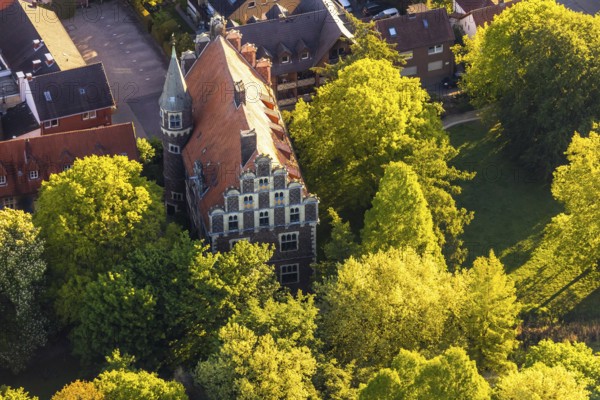 Aerial view, Wolbeck Castle, Drostenhof, Wolbecker Park, Am Steintor, Münster, Münsterland, North Rhine-Westphalia, Germany, DE, Europe, von Merveldt family, manor house, manor house, manor building, aerial photograph, aerial photography, aerial photography, Renaissance style, castle, sight, stair tower, overview, bird's eye view, residence of the count, birds-eyes view, historical, overview