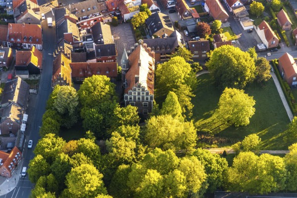 Aerial view, Wolbeck Castle, Drostenhof, Wolbecker Park, Am Steintor, Münster, Münsterland, North Rhine-Westphalia, Germany, DE, Europe, von Merveldt family, manor house, manor house, manor building, aerial photograph, aerial photography, aerial photography, Renaissance style, castle, sight, stair tower, overview, bird's eye view, residence of the count, birds-eyes view, historical, overview